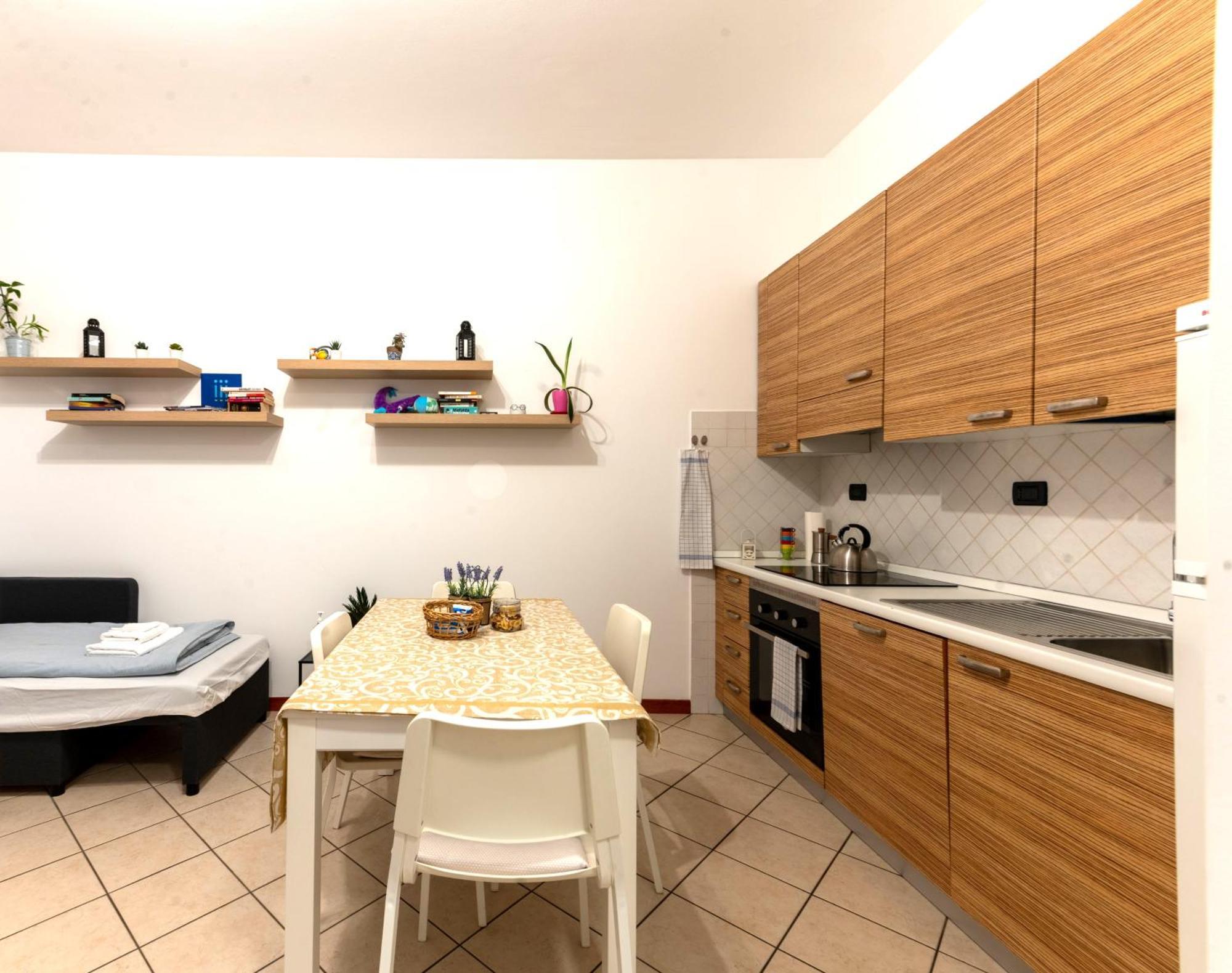 Holiday Apartment - Brescia Centro - Parcheggio Privato エクステリア 写真