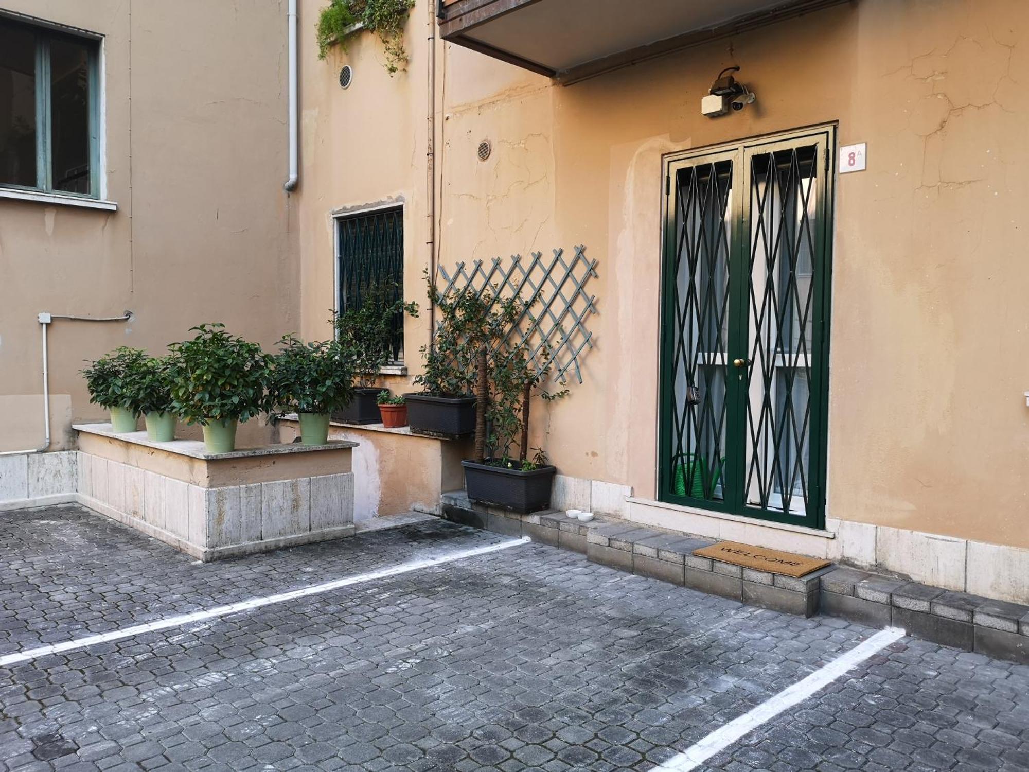 Holiday Apartment - Brescia Centro - Parcheggio Privato エクステリア 写真