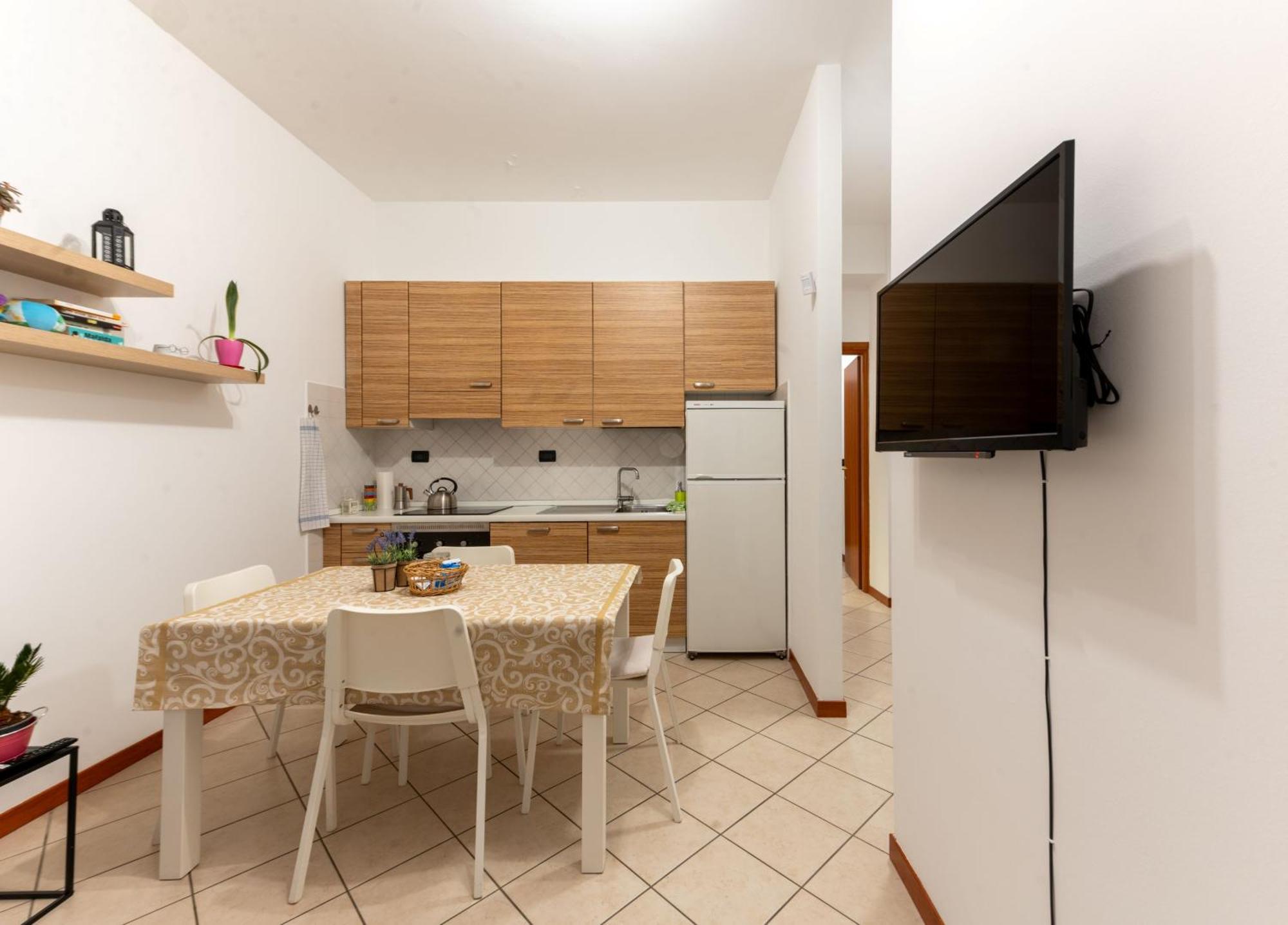 Holiday Apartment - Brescia Centro - Parcheggio Privato エクステリア 写真